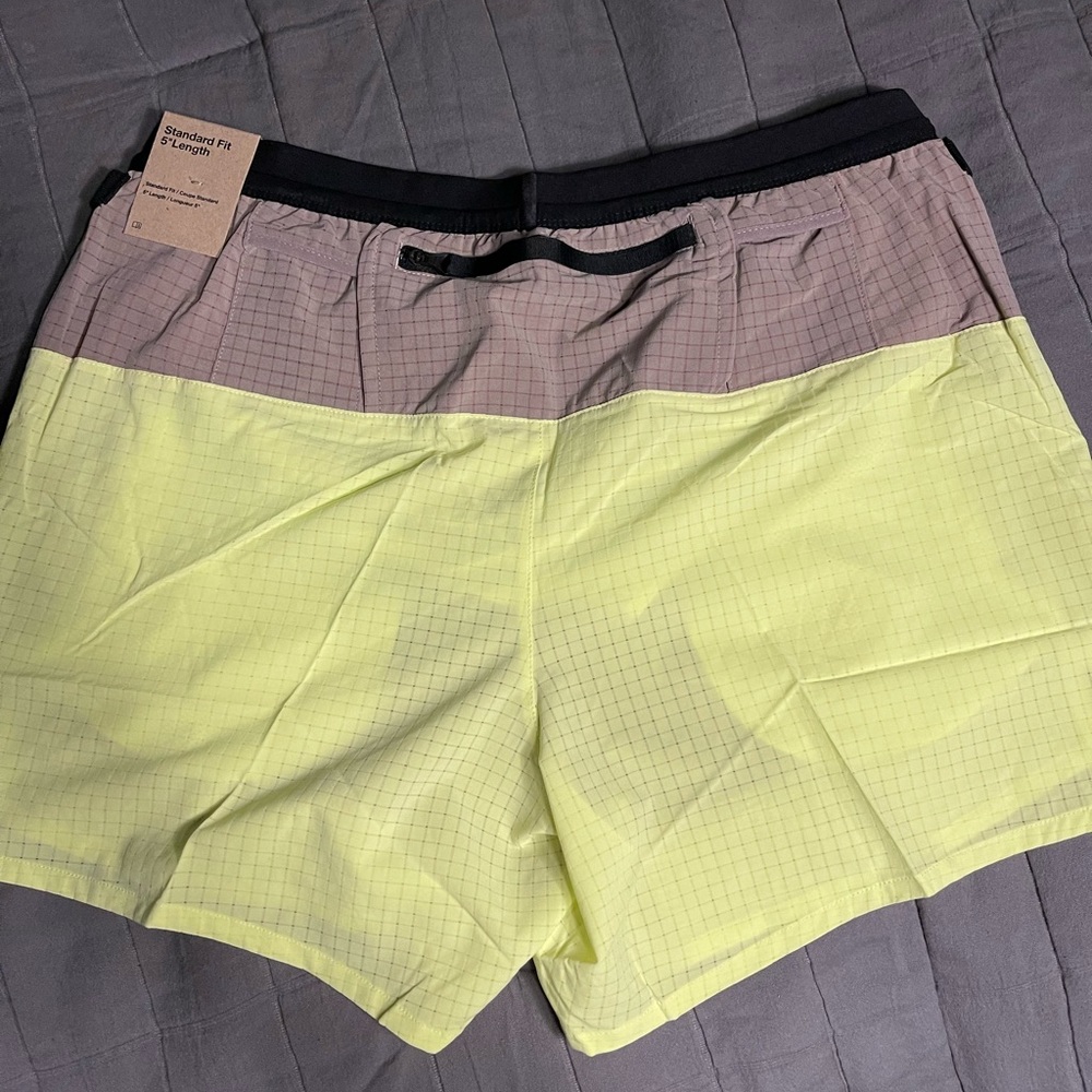 COPY - NIKE 5” SEAMS STANDARD FIT RUNNING SHORTS - Picture 3 of 5